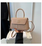 Min Min brand Handbag - Image 5