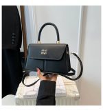 Min Min brand Handbag - Image 3