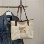 Min Min tote bag features woven material - Image 3